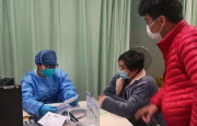 “援鄂西苑医院的医护人员展现了中医的超凡力量”
