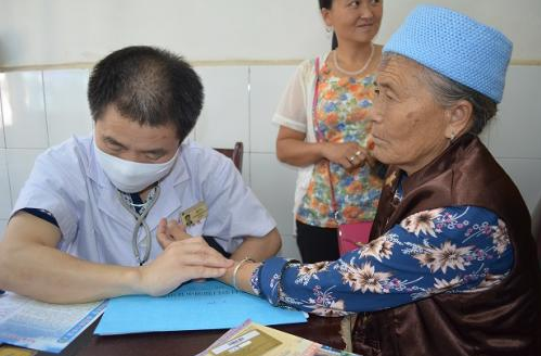 “实施中医药传承革新行动 培育高水平人才队伍”